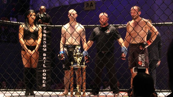 Quali sono i migliori esercizi per rafforzare i muscoli del collo per i combattenti MMA?