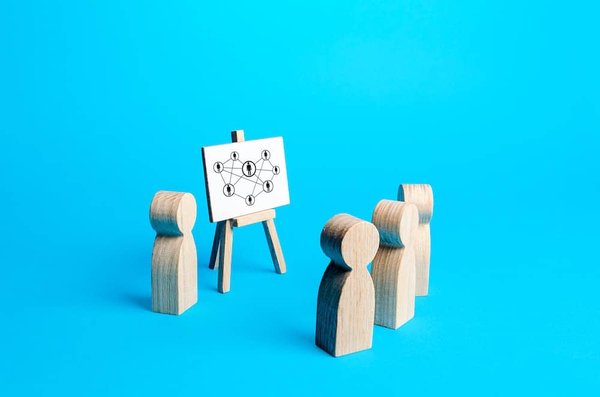 Come rendere fluido il passaggio dalla moda estiva a quella autunnale?